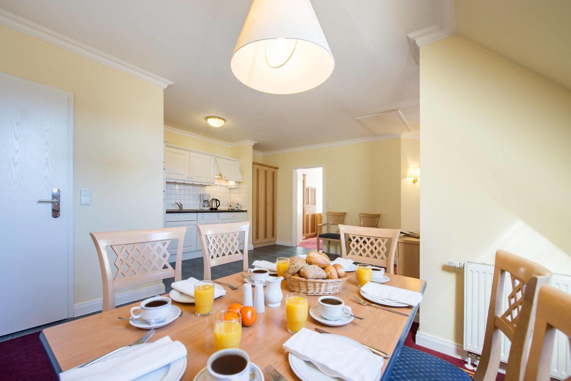 Aparthotel Villa am Konzertgarten Ostseebad Kühlungsborn Esterno foto