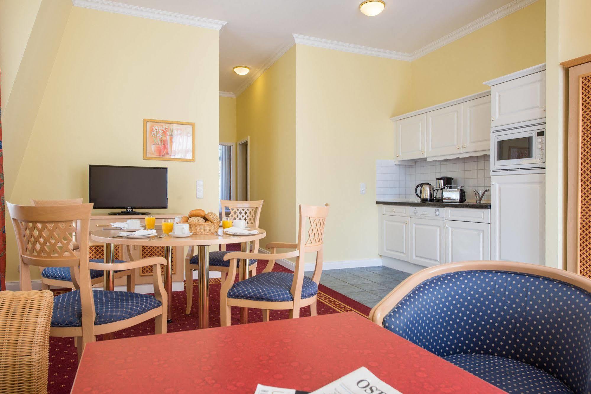 Aparthotel Villa am Konzertgarten Ostseebad Kühlungsborn Esterno foto